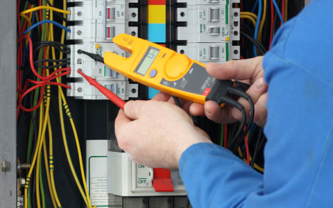 electric-multimeter-being-used